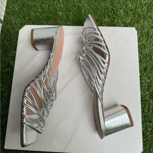 AEYDE
'PEARL' MULTI-STRAP BLOCK HEEL
SANDALS SILVER 39.5 US 9.5 - Picture 6 of 14